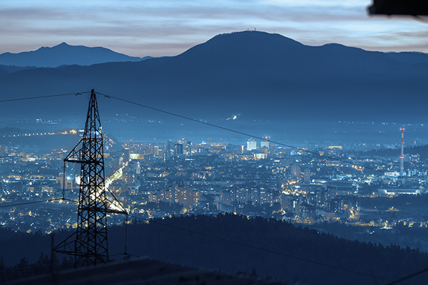 HV, MV మరియు LV పవర్ కేబుల్స్ విశ్వసనీయమైన విద్యుత్ పంపిణీని ఎలా నిర్ధారిస్తాయి?